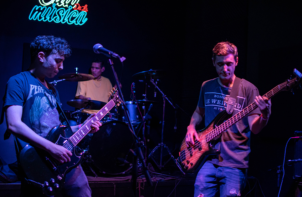 foto de carpir en el club de la música